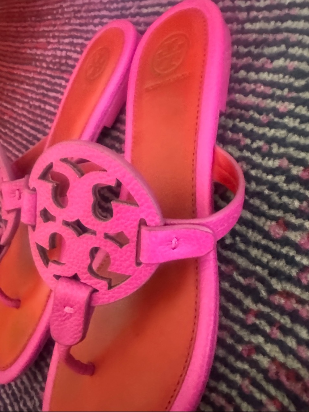 Tory Burch Pink Leather Logo Thong Sandals with Orange Footbed - Picture 6 of 7